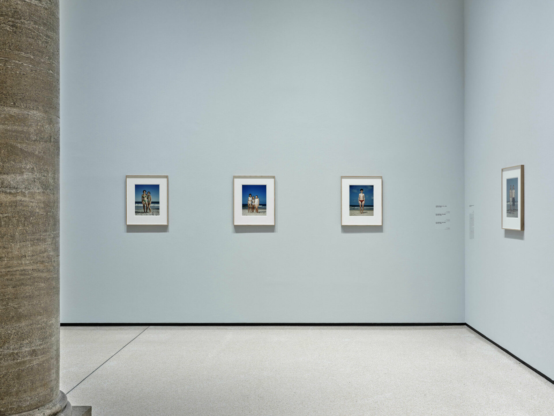 St presse ausstellungsansichten rineke dijkstra beach portraits 1 web