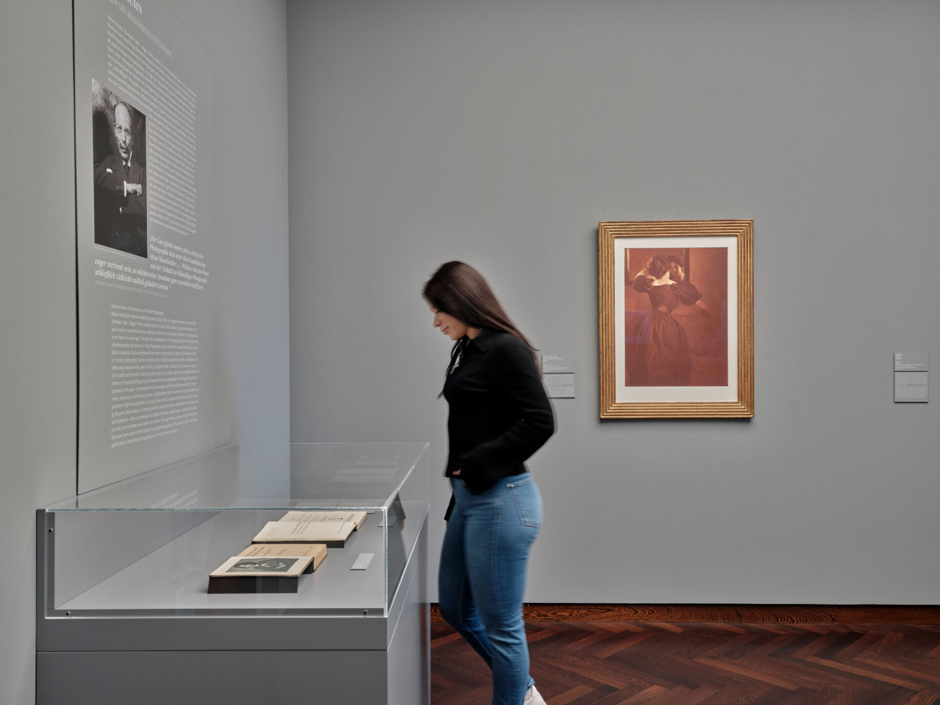 2022_Kabinettpraesentation_HeinrichKuehn_Ausstellungsansicht_Erwachsene_Fotografie_01