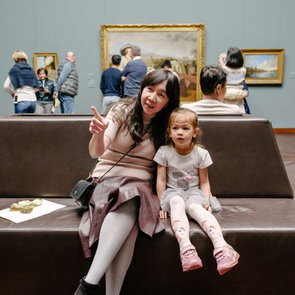 2022 Open House Fuehrung Familie Moderne 07